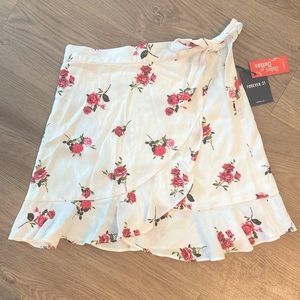 NWT | FOREVER 21 | Floral Wrap Mini Skirt | White/Red | Size S